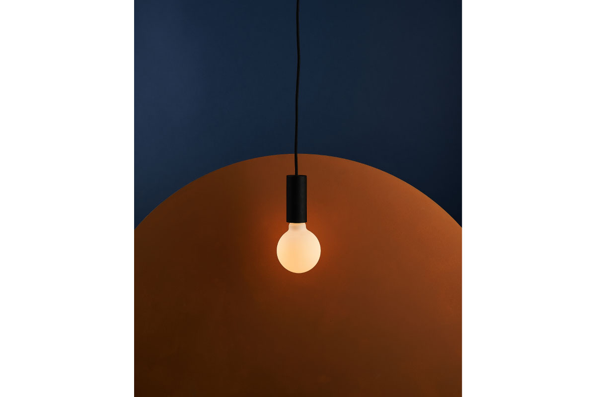 well lit | SPIN Black