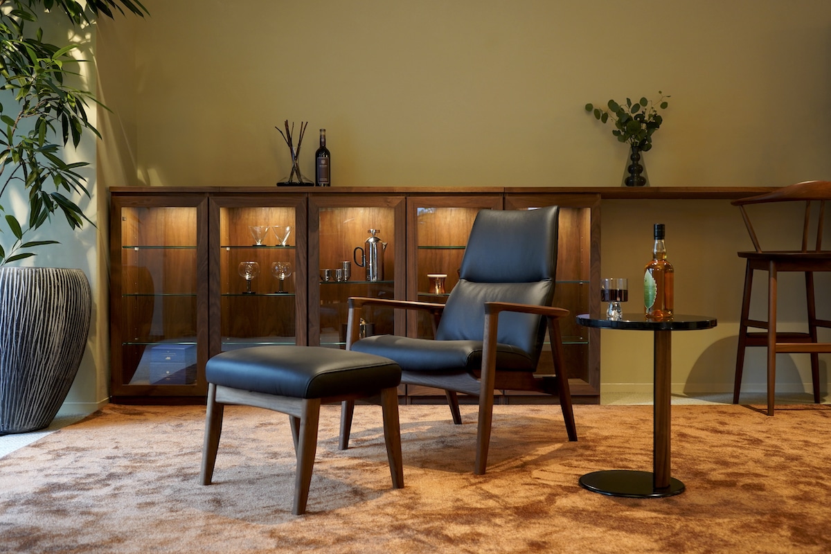 R42 LOUNGE CHAIR