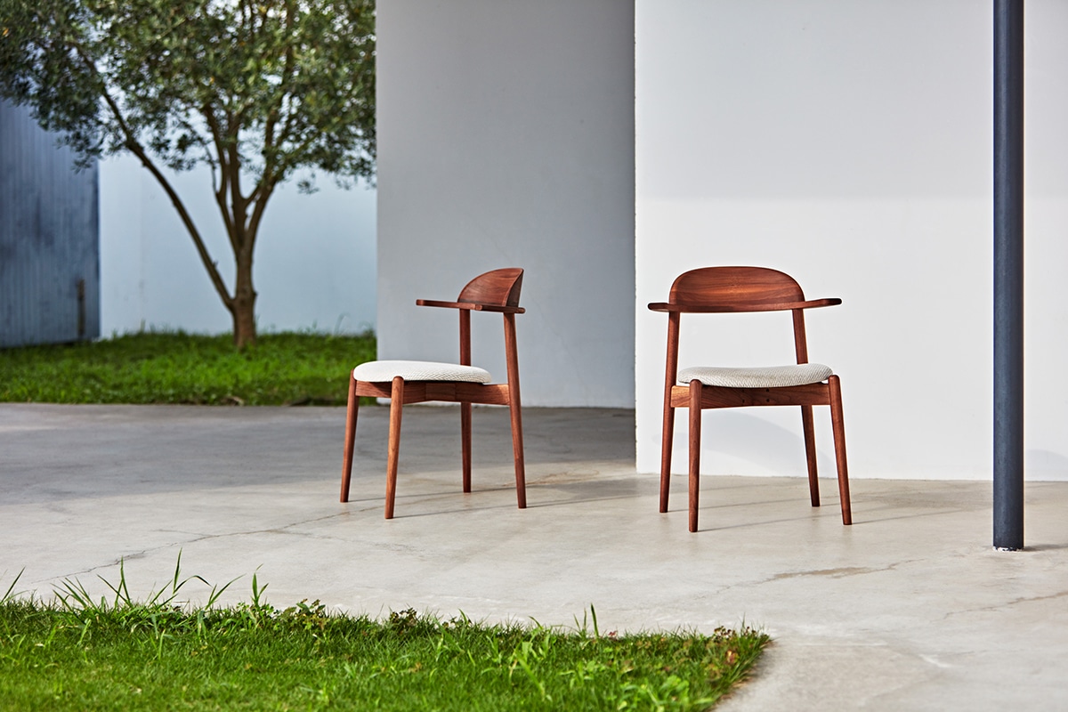 YU UC2-B DINING CHAIR