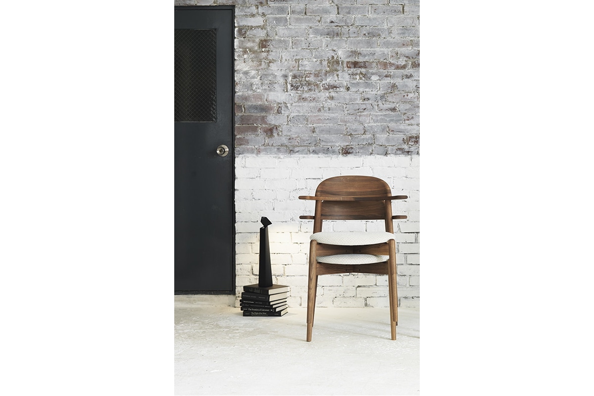 YU UC2-B DINING CHAIR
