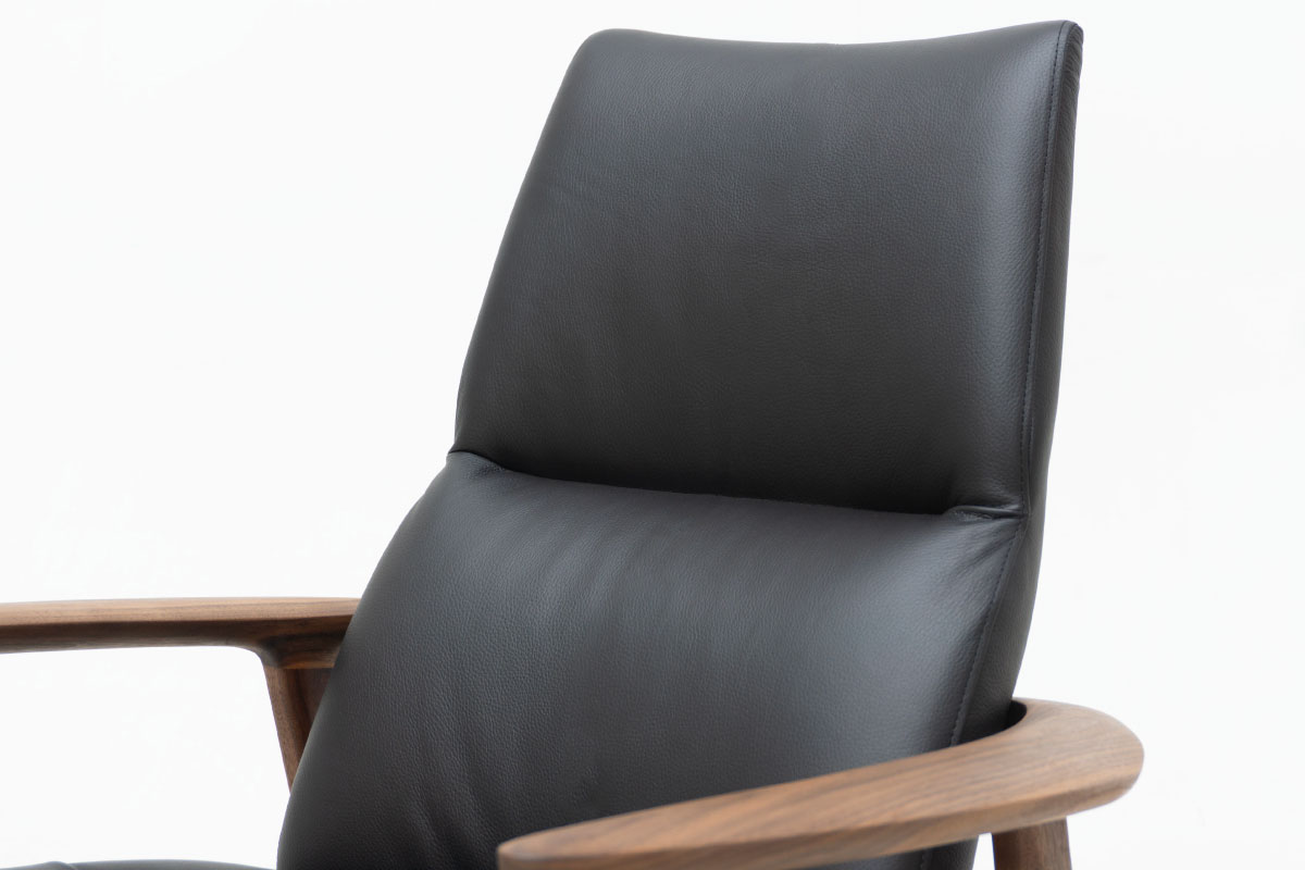 R42 LOUNGE CHAIR