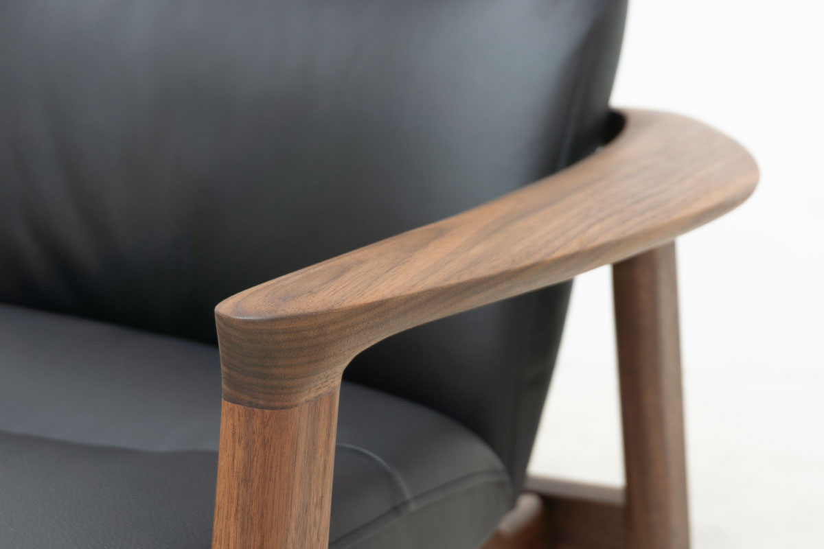 R42 LOUNGE CHAIR